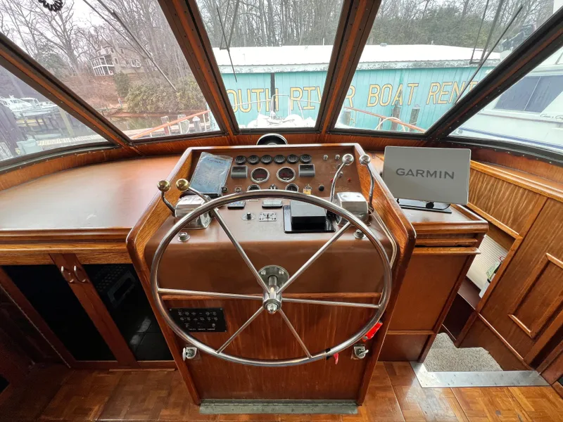 Slide: The Image of Hatteras 58 MY 1980 - 4