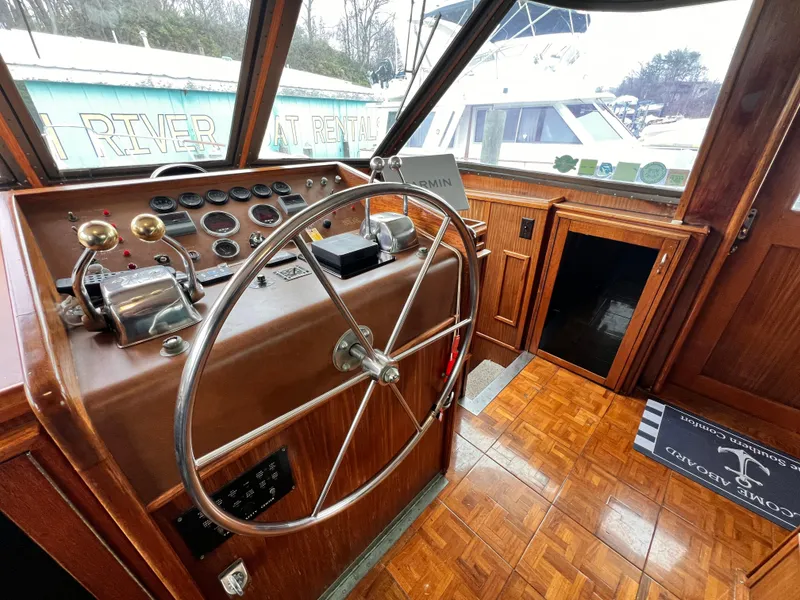 Slide: The Image of Hatteras 58 MY 1980 - 6