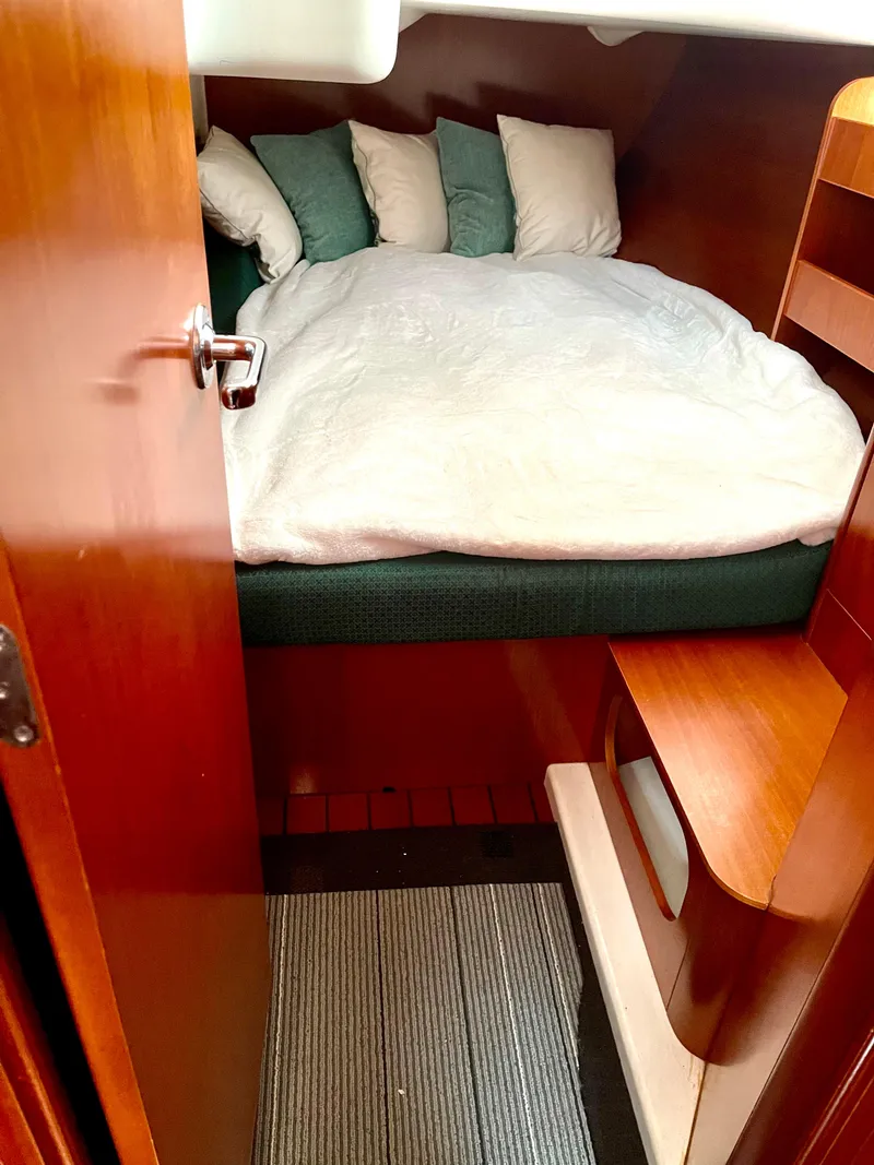 Slide: The Image of Aft port quarter berth - 32