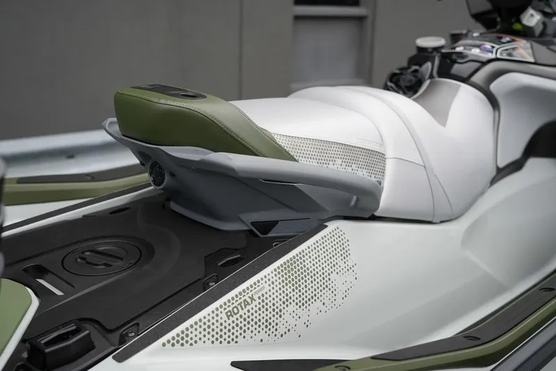 Slide: The Image of Sea-Doo FishPro Apex 300 2025 - 20