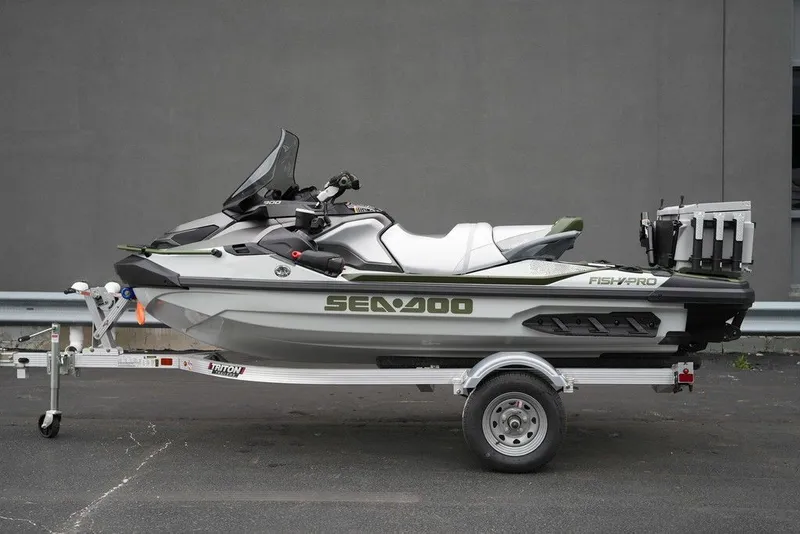 Slide: The Image of Sea-Doo FishPro Apex 300 2025 - 37
