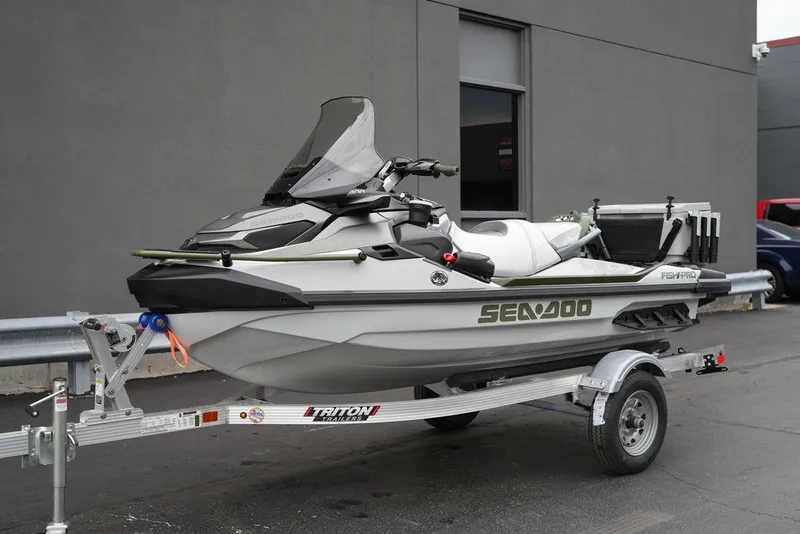 Slide: The Image of Sea-Doo FishPro Apex 300 2025 - 38