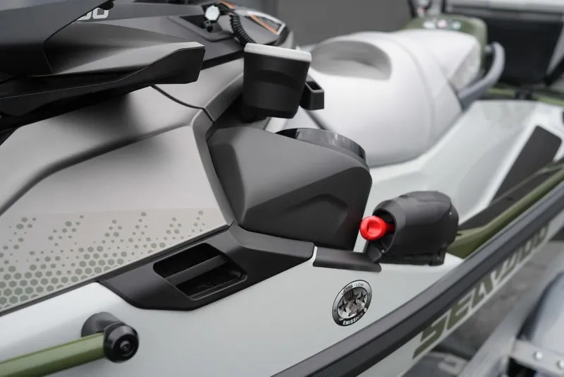 Slide: The Image of Sea-Doo FishPro Apex 300 2025 - 43