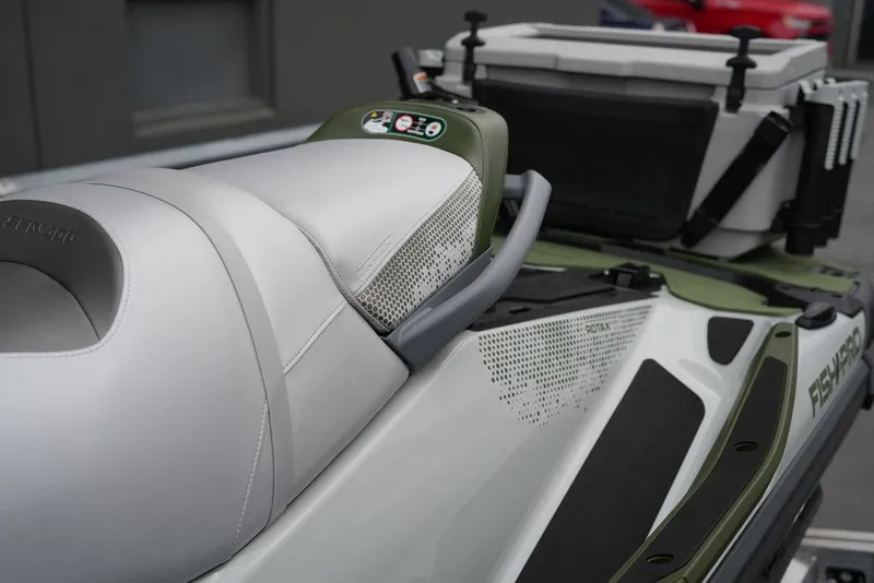 Slide: The Image of Sea-Doo FishPro Apex 300 2025 - 46