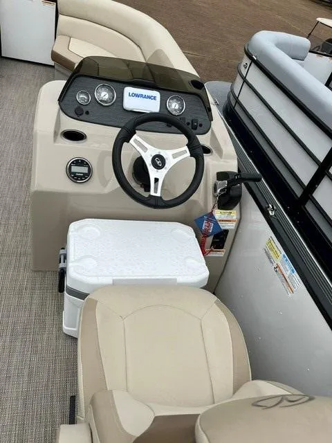 Slide: The Image of 2025 Veranda VISTA VIEW 22RC boat interior with steering wheel and seating. - 11