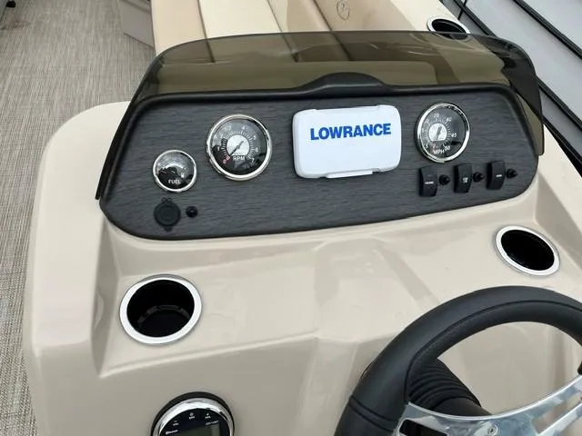 Slide: The Image of Dashboard of 2025 Veranda VISTA VIEW 22RC boat with Lowrance display and gauges. - 12