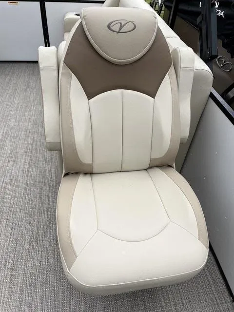 Slide: The Image of 2025 Veranda VISTA VIEW 22RC boat seat, beige and brown upholstery, modern design. - 8