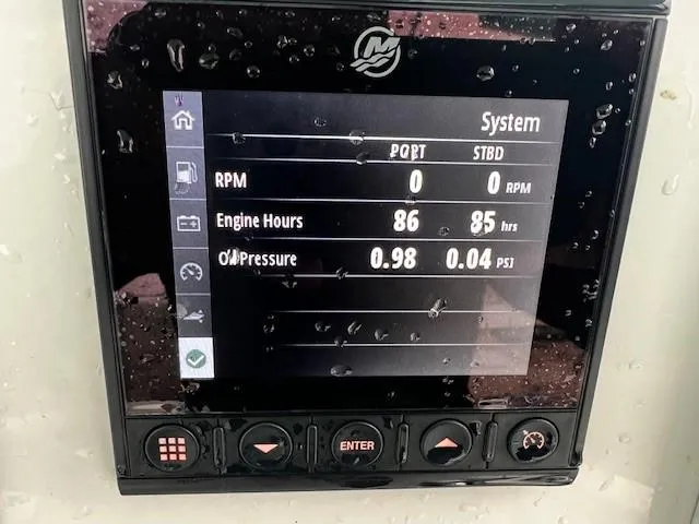 Slide: The Image of Blackfin 252 CC 2021 dashboard display showing RPM, engine hours, and oil pressure. - 21