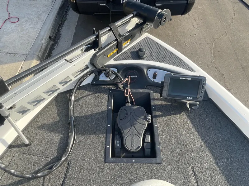 Slide: The Image of 2005 Nitro NX 882 DC boat dashboard with trolling motor and fish finder. - 18