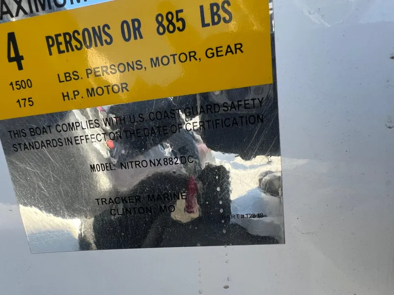 Slide: The Image of 2005 Nitro NX 882 DC capacity label, 4 persons or 885 lbs, U.S. Coast Guard compliant. - 30