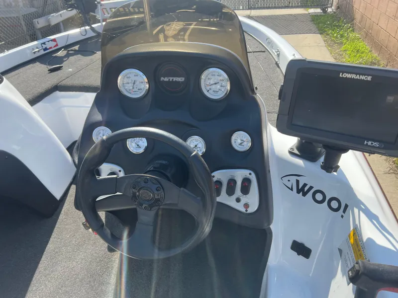 Slide: The Image of 2005 Nitro NX 882 DC boat dashboard with steering wheel and Lowrance HDS-5 fishfinder. - 7