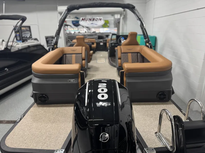 Slide: The Image of 2025 Bennington 24 MFB boat throttle control with start/stop button. - 23