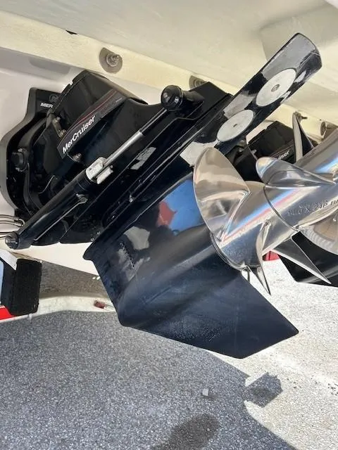 Slide: The Image of Close-up of 2018 Four Winns Horizon H290 boat propeller and MerCruiser engine. - 3