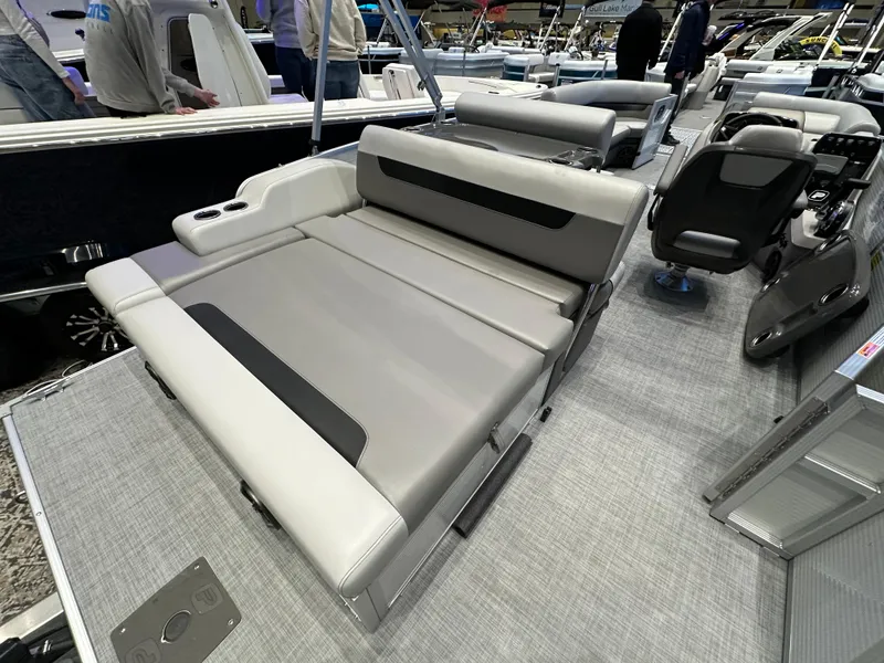 Slide: The Image of 2025 Princecraft Vectra 21 RL boat interior with luxurious seating and modern design. - 9