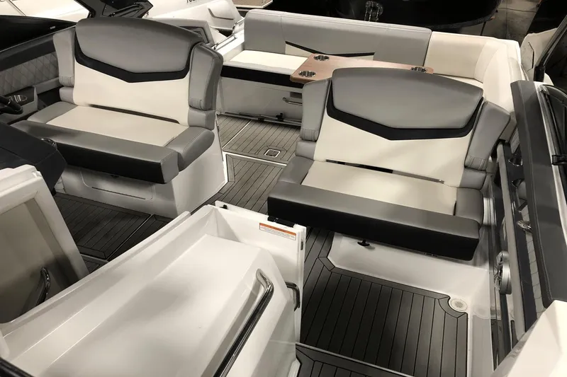 Slide: The Image of Cruisers Yachts 338SS 2017 - 10