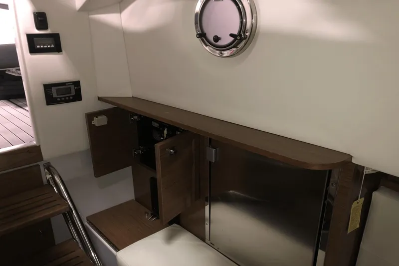 Slide: The Image of Cruisers Yachts 338SS 2017 - 14