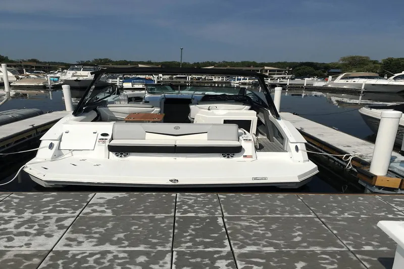 Slide: The Image of Cruisers Yachts 338SS 2017 - 2