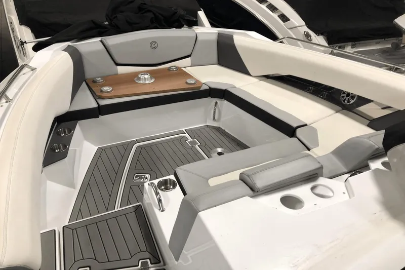 Slide: The Image of Cruisers Yachts 338SS 2017 - 20