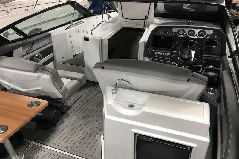 Slide: The Image of Cruisers Yachts 338SS 2017 - 27