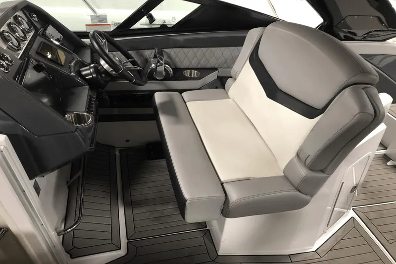 Slide: The Image of Cruisers Yachts 338SS 2017 - 6