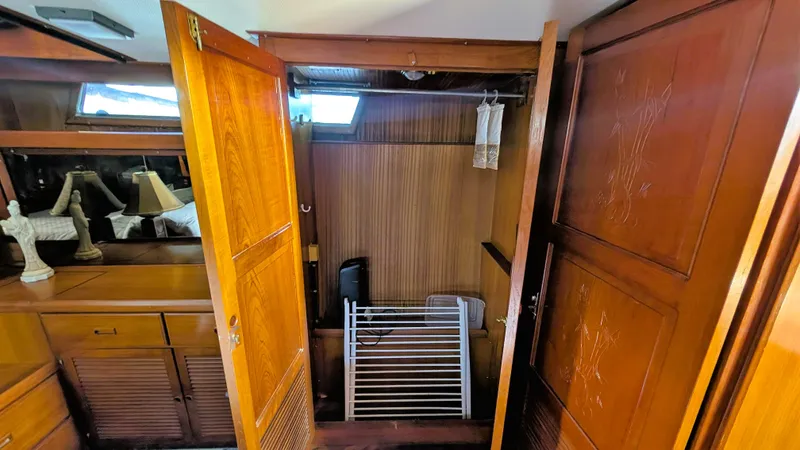 Slide: The Image of Interior of 1986 Heritage East 40 Sundeck with open wooden closet and storage space. - 32