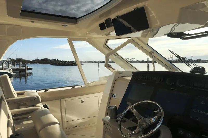 Slide: The Image of Boston Whaler 380 Realm 2026 - 121
