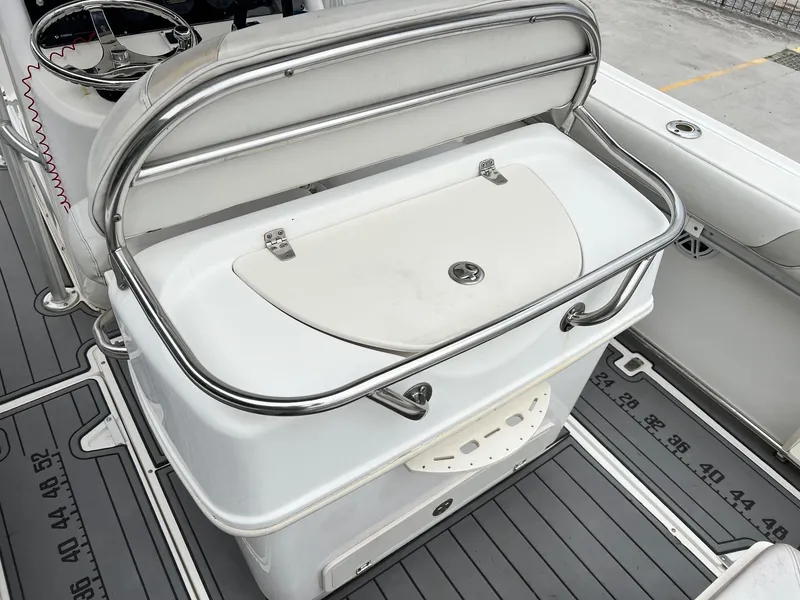 Slide: The Image of Boston Whaler 270 Outrage 2004 - 14