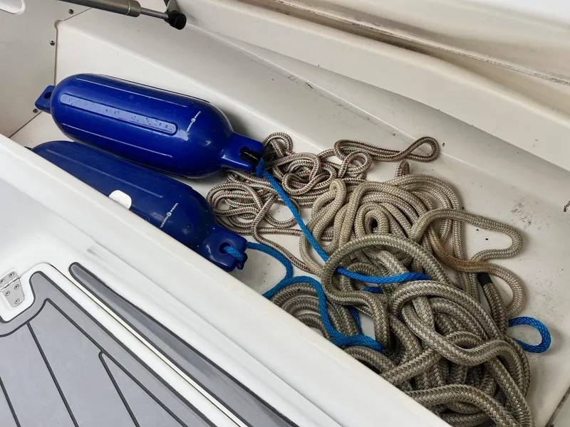 Slide: The Image of Boston Whaler 270 Outrage 2004 - 21