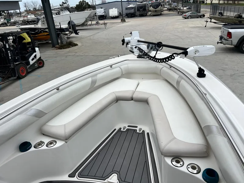 Slide: The Image of Boston Whaler 270 Outrage 2004 - 23