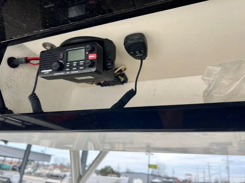 Slide: The Image of Boston Whaler 270 Outrage 2004 - 24