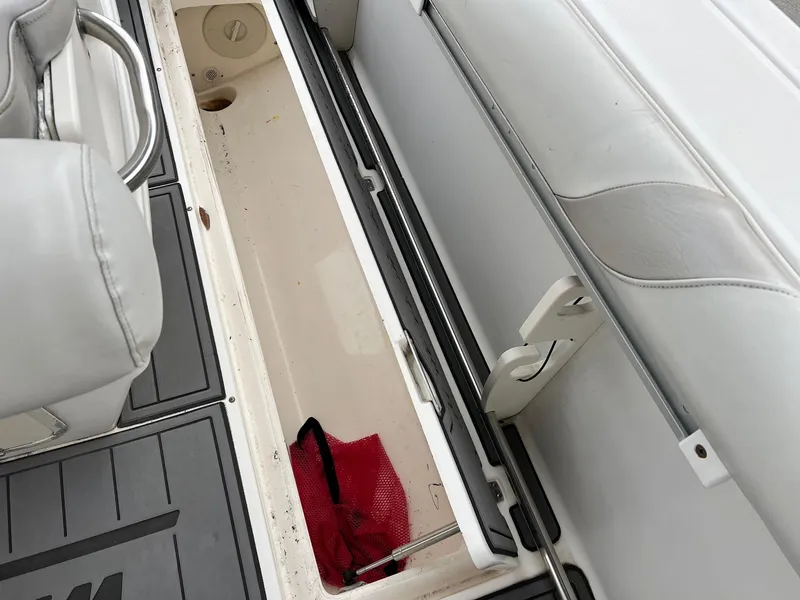 Slide: The Image of Boston Whaler 270 Outrage 2004 - 25