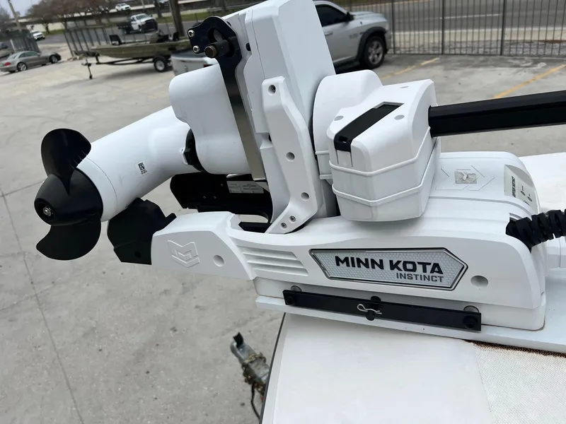 Slide: The Image of Boston Whaler 270 Outrage 2004 - 5