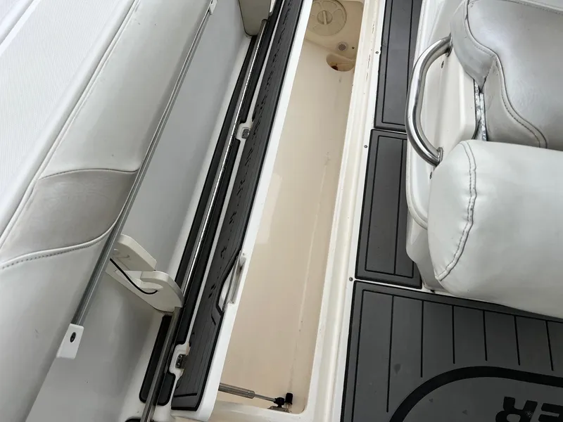 Slide: The Image of Boston Whaler 270 Outrage 2004 - 8