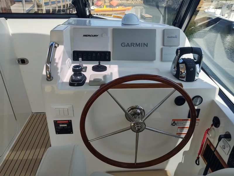 Slide: The Image of MJM 3 Coco Helm console - 19