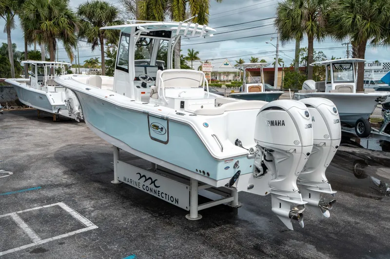 Slide: The Image of 2025 Sea Hunt Ultra 275 SE boat with twin Yamaha engines, displayed outdoors. - 4