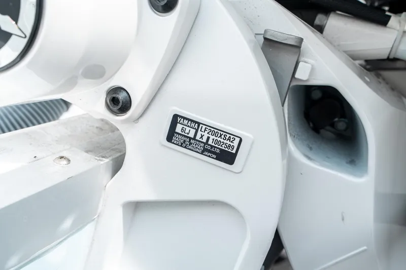 Slide: The Image of Close-up of Yamaha motor label on 2025 Sea Hunt Ultra 275 SE boat. - 43