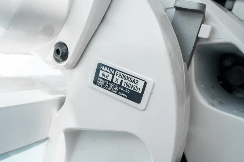Slide: The Image of Yamaha motor part on 2025 Sea Hunt Ultra 275 SE boat. - 44