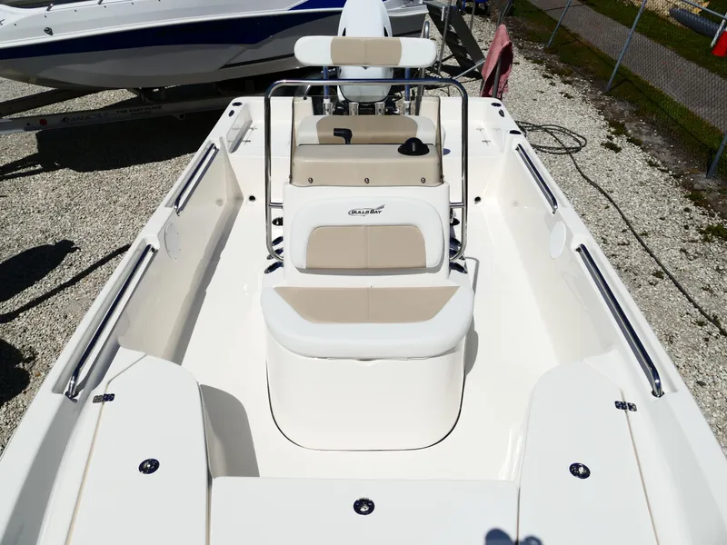 Slide: The Image of Compass on Bulls Bay 2000 boat, 2025 model, showing navigation directions. - 18