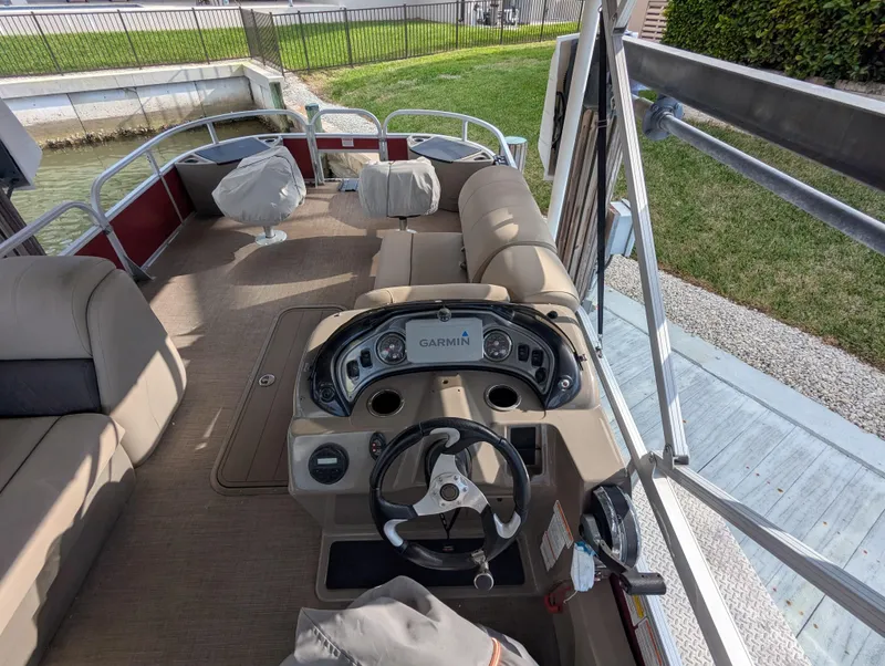 Slide: The Image of 2021 Sun Tracker Fishin' Barge 22 DLX interior with steering console and seating. - 7