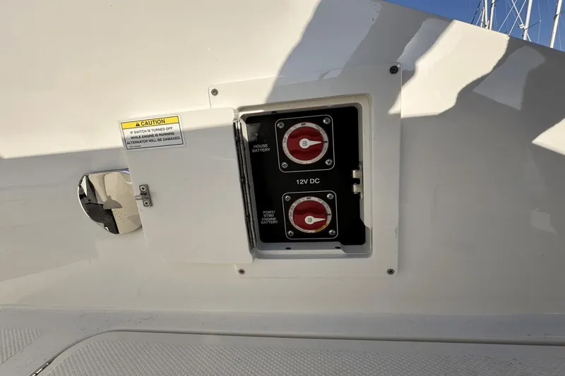 Slide: The Image of Sea Ray SLX 310 OB 2019 - 13