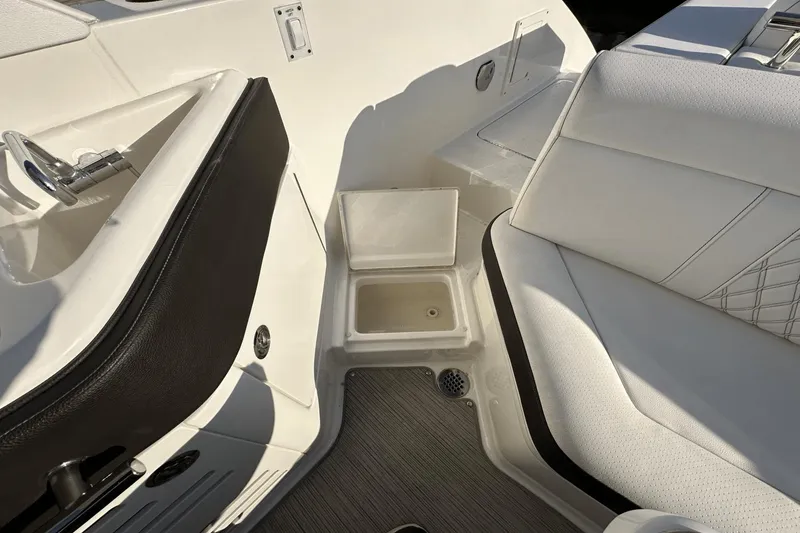 Slide: The Image of Sea Ray SLX 310 OB 2019 - 16