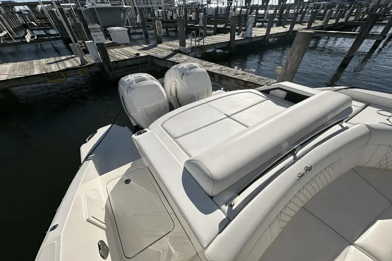 Slide: The Image of Sea Ray SLX 310 OB 2019 - 17