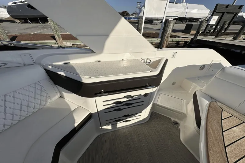 Slide: The Image of Sea Ray SLX 310 OB 2019 - 21