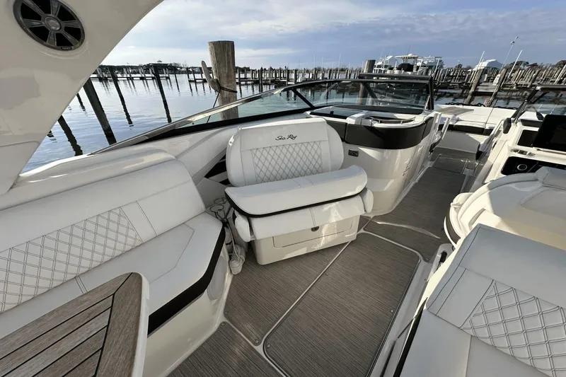 Slide: The Image of Sea Ray SLX 310 OB 2019 - 25