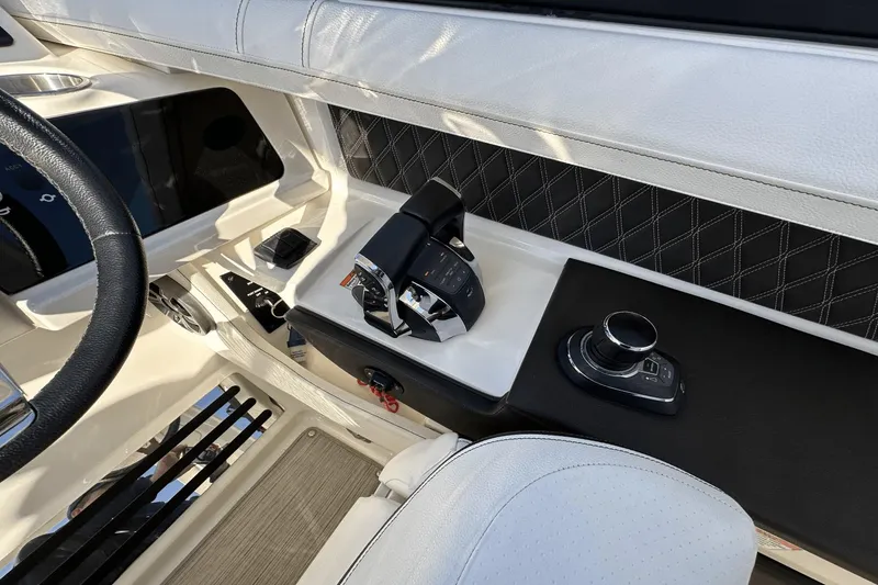 Slide: The Image of Sea Ray SLX 310 OB 2019 - 31