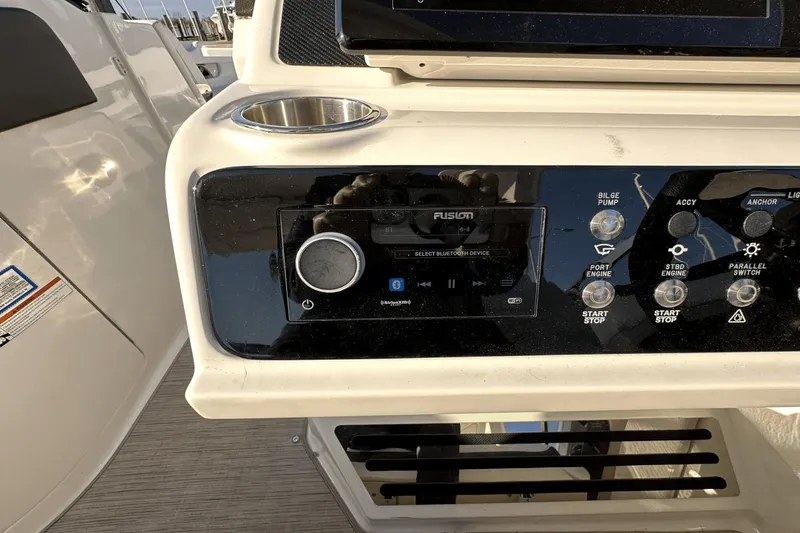 Slide: The Image of Sea Ray SLX 310 OB 2019 - 32