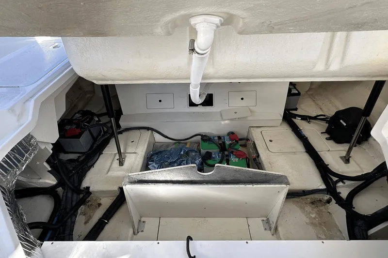 Slide: The Image of Sea Ray SLX 310 OB 2019 - 40