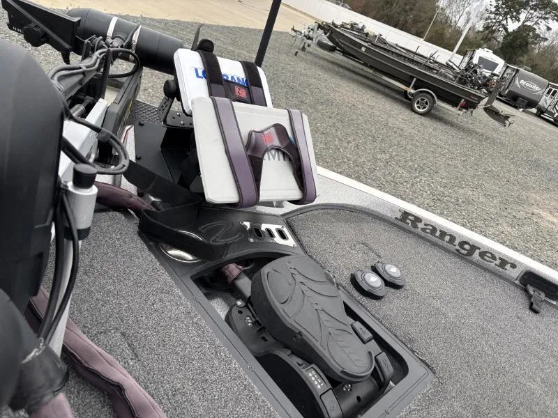 Slide: The Image of 2018 Ranger Z520L boat deck with control panel and equipment. - 4