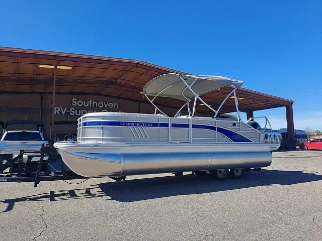 The Image of 2025 Bennington 21L SB pontoon boat at Southaven RV Super Center. - 1