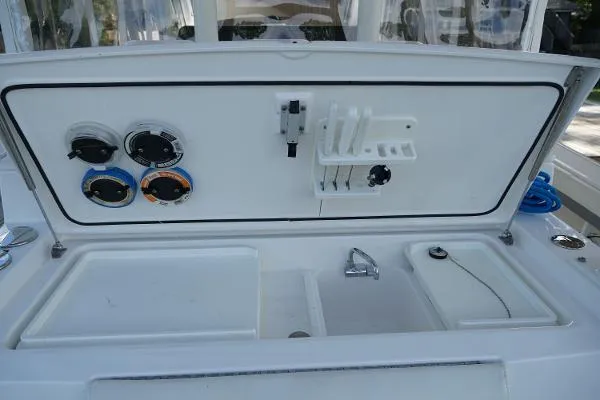 Slide: The Image of Control panel and sink on a 2016 Everglades 435CC boat. - 18
